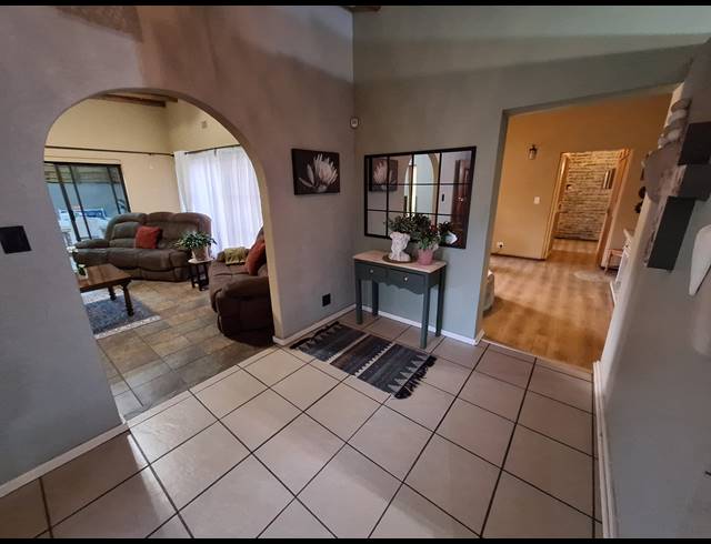 3 BEDROOM HOUSE FOR SALE IN VANDERBIJLPARK SE 7